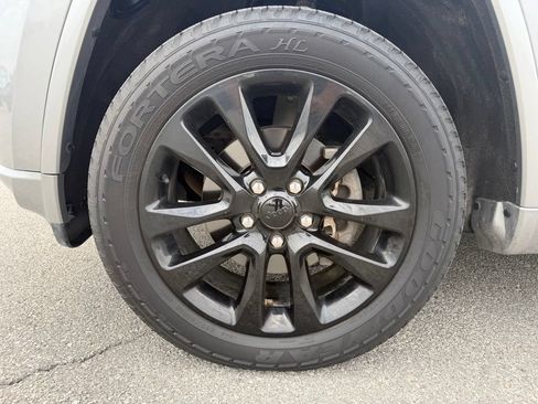 Used 2019 Jeep Grand Cherokee Altitude AWD/4WD image 8