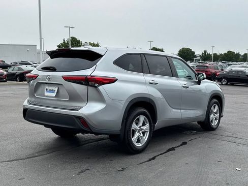 Used 2021 Toyota Highlander LE AWD/4WD image 7