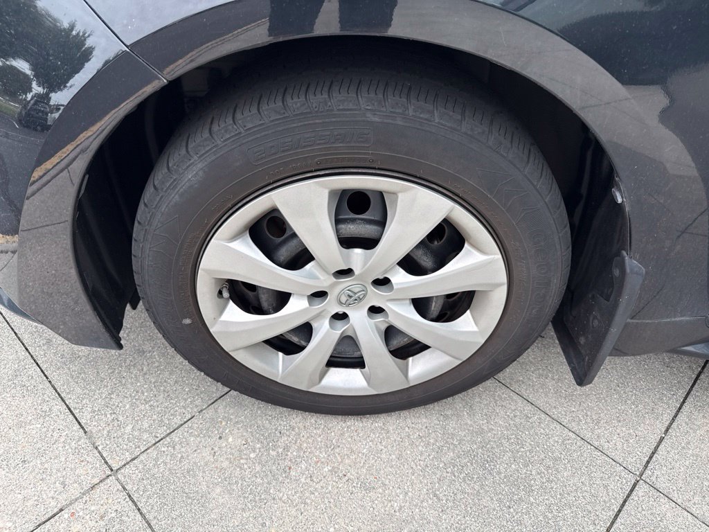 Used 2021 Toyota Corolla LE w/ Carpet Mat Package (TMS) FWD image 22