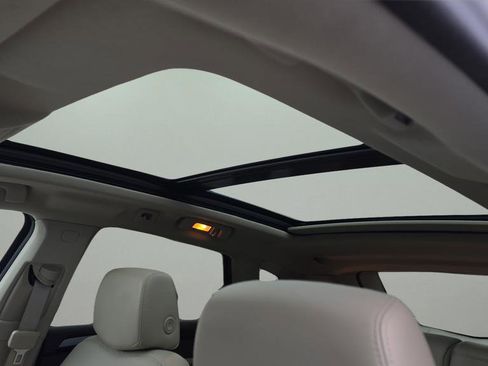 Used 2011 Cadillac SRX Luxury image 11