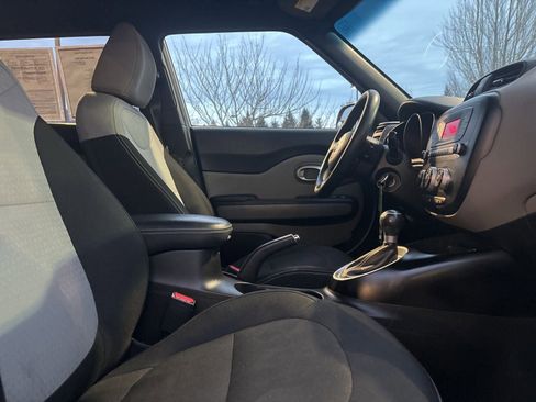 Used 2014 Kia Soul + FWD image 16