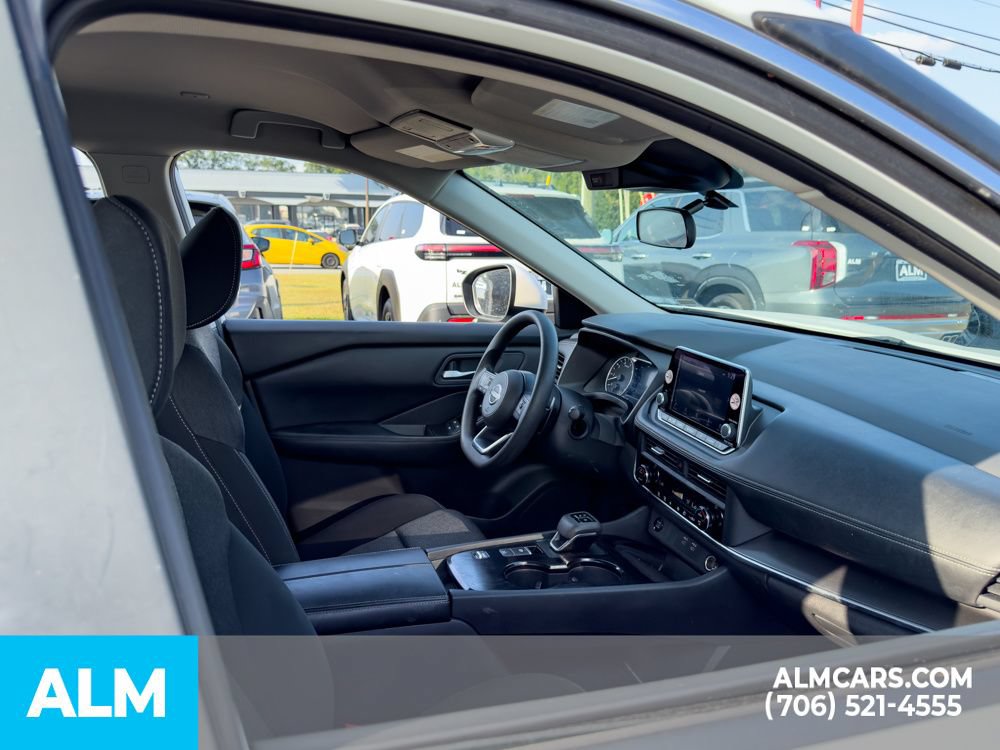 Used 2024 Nissan Rogue SV FWD image 16