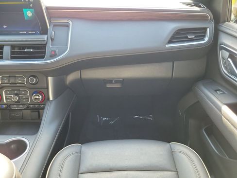 Used 2023 Chevrolet Suburban Premier w/ Advanced Technology Package image 17