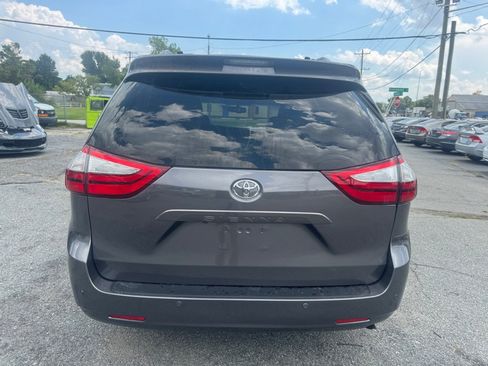 Used 2015 Toyota Sienna XLE Premium AWD/4WD image 6