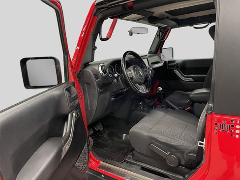 Used 2012 Jeep Wrangler Rubicon w/ PWR Convenience Group AWD/4WD image 16