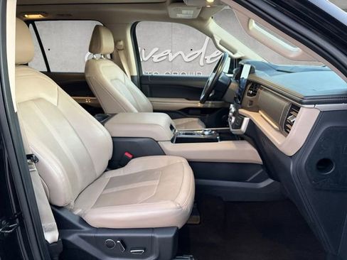 Used 2022 Ford Expedition Limited image 24
