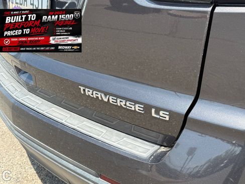 Used 2016 Chevrolet Traverse LS w/ LPO, 'HIT The Road' Package FWD image 8