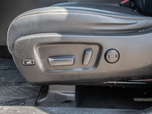Used 2019 Toyota Highlander XLE AWD/4WD image 28