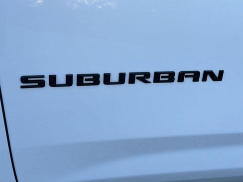 Used 2023 Chevrolet Suburban RST w/ Luxury Package RWD image 32
