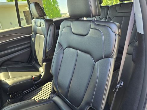 Used 2023 Jeep Grand Cherokee L Limited AWD/4WD image 18