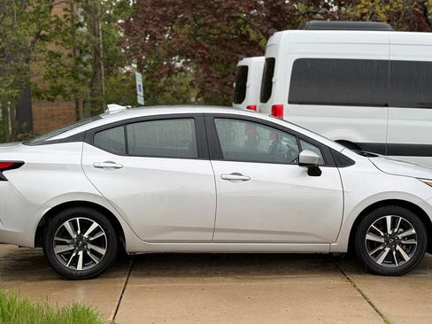 Used 2025 Nissan Versa SV FWD image 8