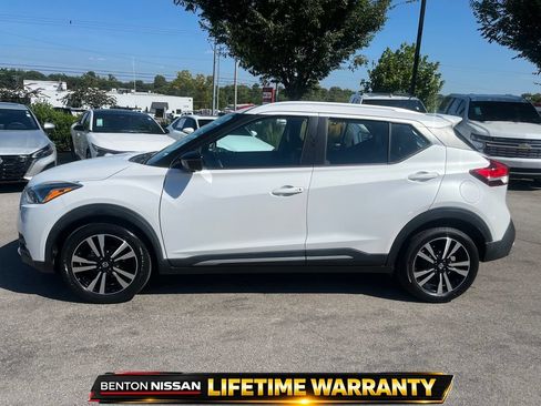 Used 2019 Nissan Kicks SR w/ SR Premium Package FWD image 5