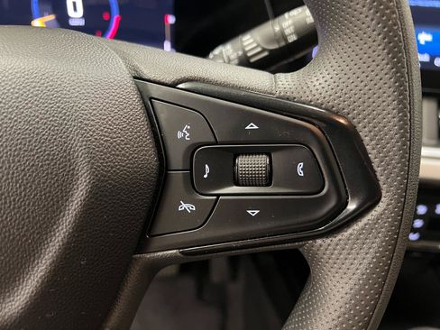 Used 2025 Chevrolet Trax LT FWD image 34