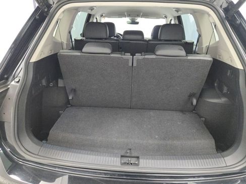 Used 2024 Volkswagen Tiguan SE image 19