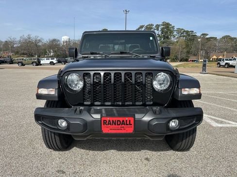 Certified 2022 Jeep Gladiator Sport AWD/4WD image 2