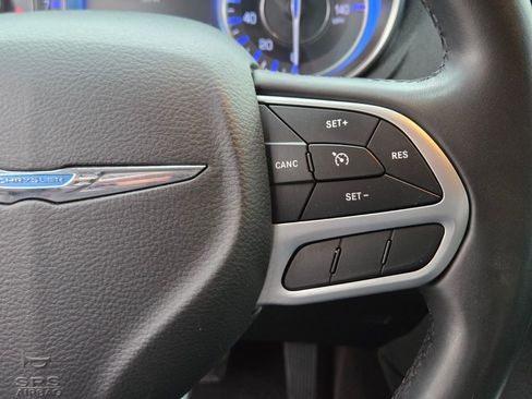 Used 2019 Chrysler 300 Touring w/ Sport Appearance Package RWD image 26