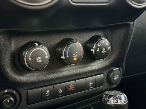Used 2016 Jeep Wrangler Unlimited Sahara w/ Connectivity Group AWD/4WD image 13