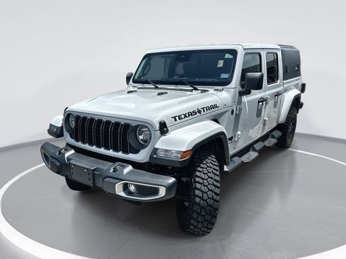 Used 2025 Jeep Gladiator Sport AWD/4WD image 1
