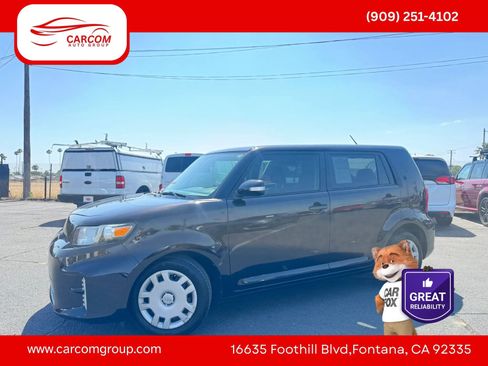 Used 2014 Scion xB FWD image 2
