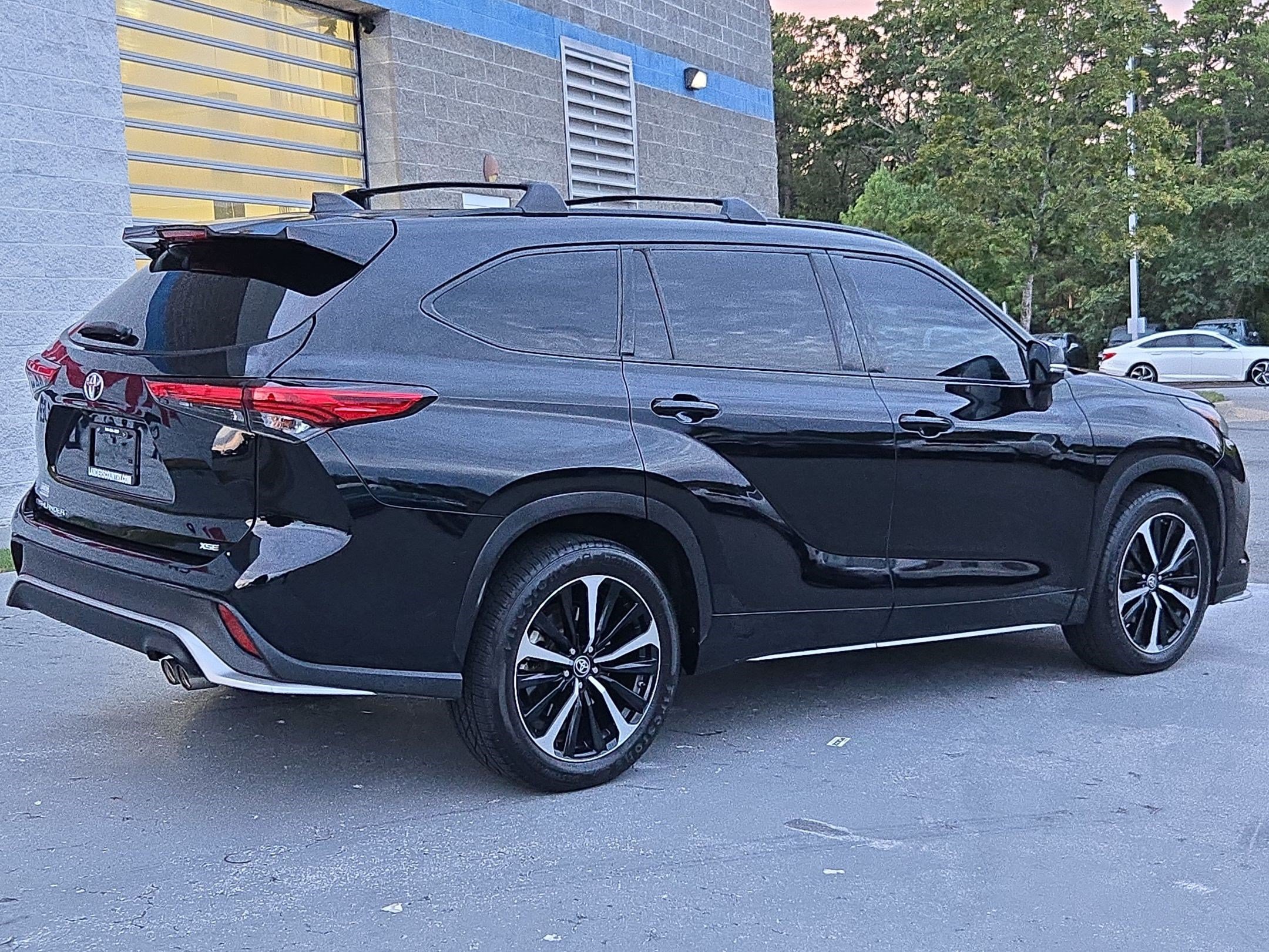 Used 2021 Toyota Highlander XSE FWD image 7