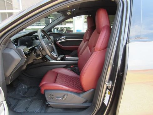 Used 2023 Audi e-tron S Premium Plus w/ Black Optic Package image 15