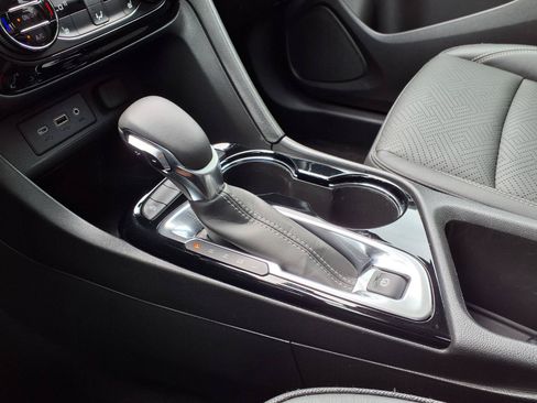 Used 2020 Buick Encore GX Essence FWD image 13