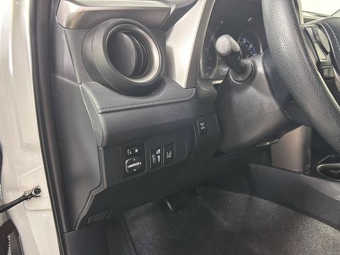 Used 2018 Toyota RAV4 LE w/ All Weather Liner Package AWD/4WD image 28