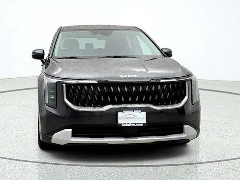 Used 2025 Kia Carnival FWD image 2