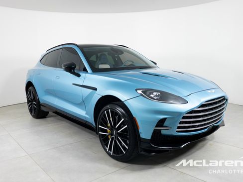 Used 2025 Aston Martin DBX 707 image 3