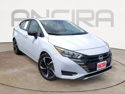 Used 2024 Nissan Versa SR FWD image 4