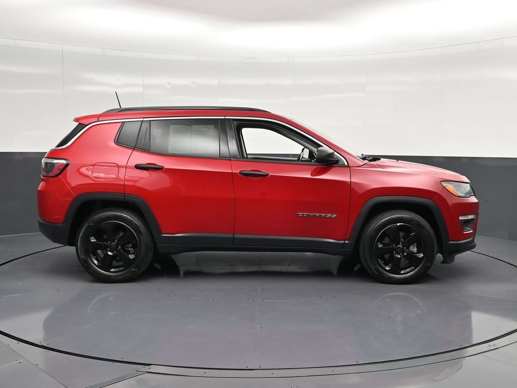 Used 2021 Jeep Compass Latitude FWD image 4