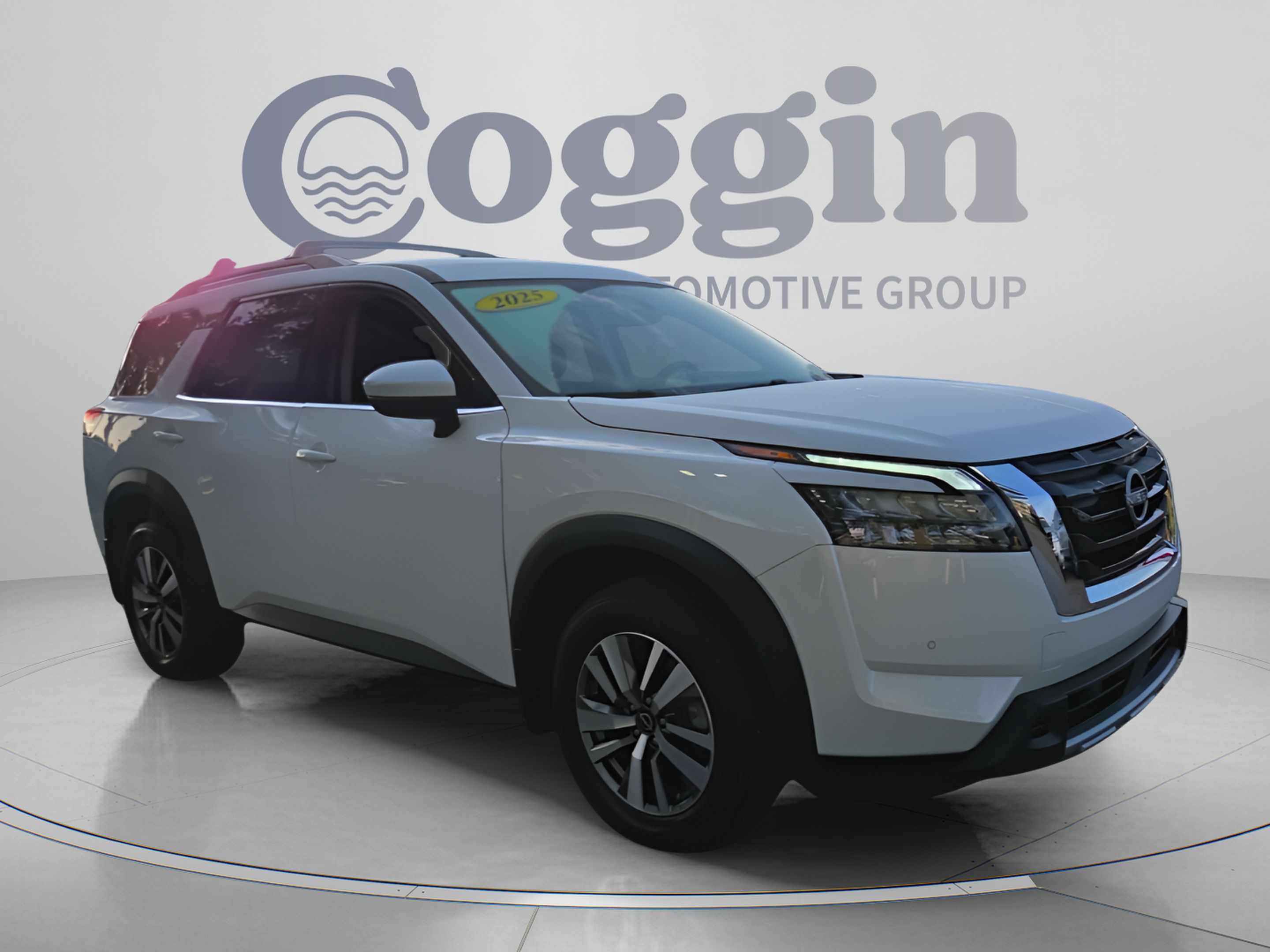 Used 2025 Nissan Pathfinder SL FWD image 7
