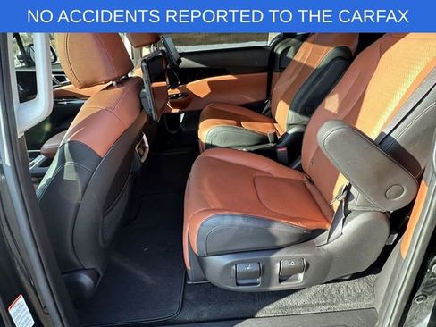 Used 2022 Kia Carnival SX Prestige image 10