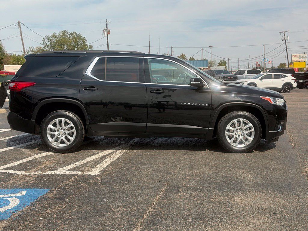 Used 2021 Chevrolet Traverse LT FWD image 4
