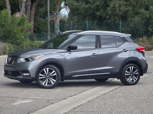 Used 2020 Nissan Kicks SR w/ SR Premium Package FWD image 19