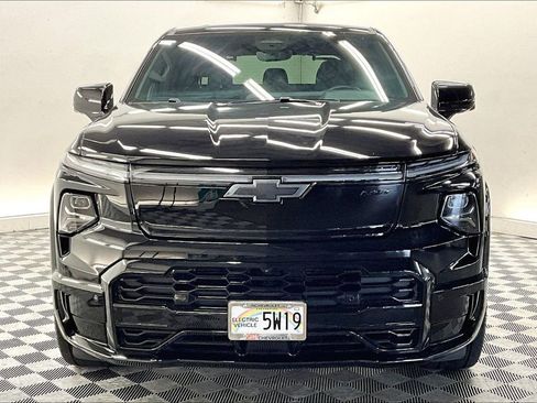 Used 2024 Chevrolet Silverado EV RST AWD/4WD image 2