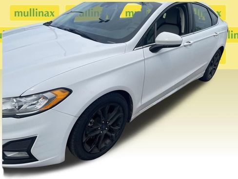 Used 2020 Ford Fusion SE w/ Equipment Group 151A FWD image 5