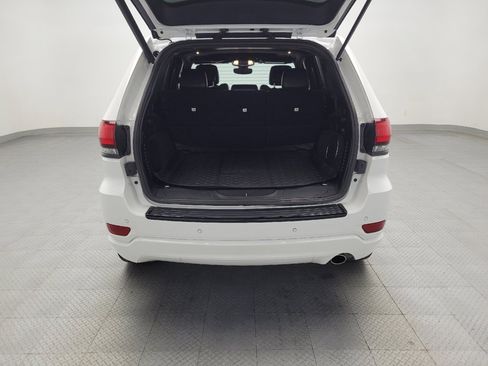 Used 2018 Jeep Grand Cherokee Altitude RWD image 29