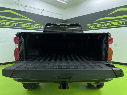 Used 2022 Chevrolet Silverado 2500 Custom w/ Custom Value Package AWD/4WD image 9