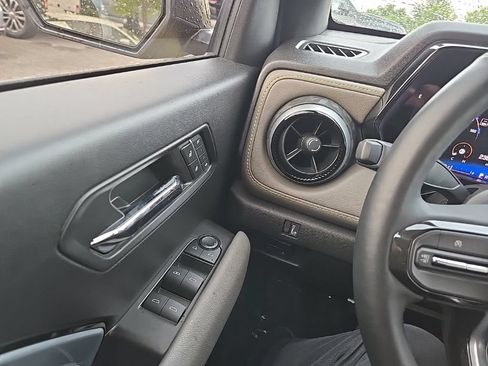 Used 2023 Chevrolet Colorado ZR2 w/ ZR2 Convenience Package III AWD/4WD image 22