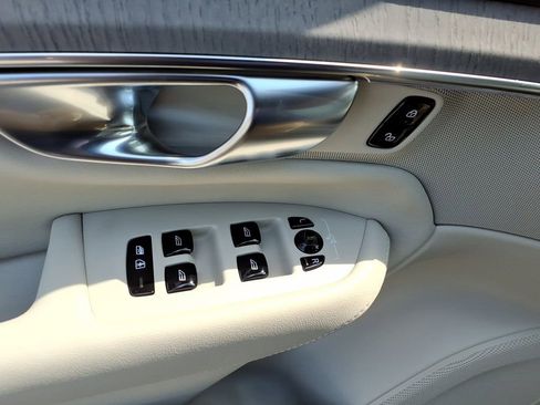 New 2026 Volvo XC90 B6 Ultra image 11