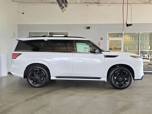 New 2026 INFINITI QX80 4WD image 4