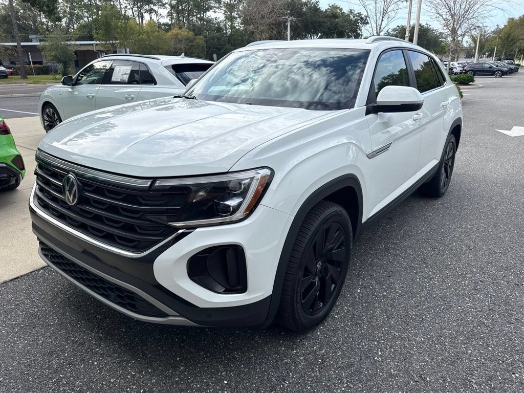 Used 2024 Volkswagen Atlas Cross Sport SE FWD image 1