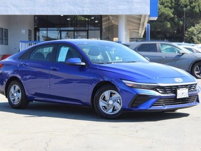 Used 2025 Hyundai Elantra SE