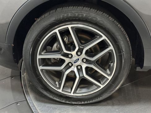 Used 2018 Ford Explorer Sport image 18