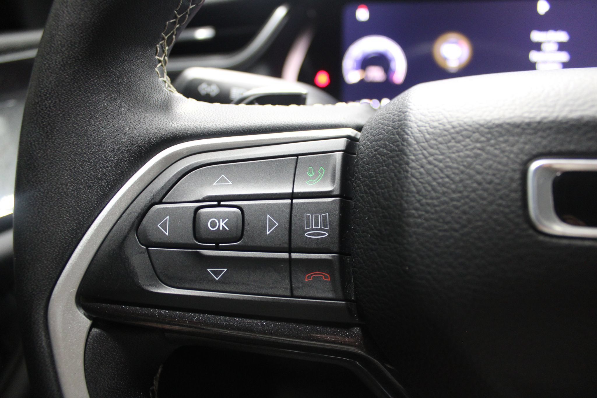 Used 2023 Jeep Grand Cherokee Altitude AWD/4WD image 37