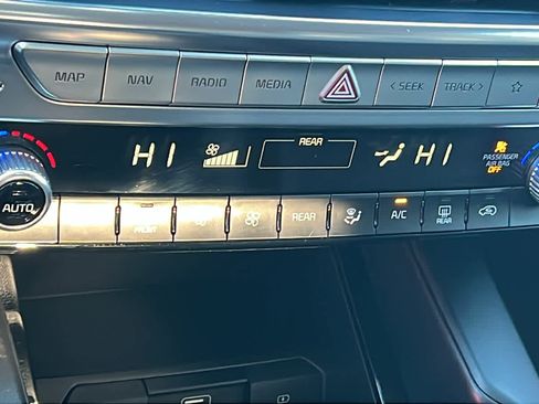 Used 2022 Kia Telluride LX image 14