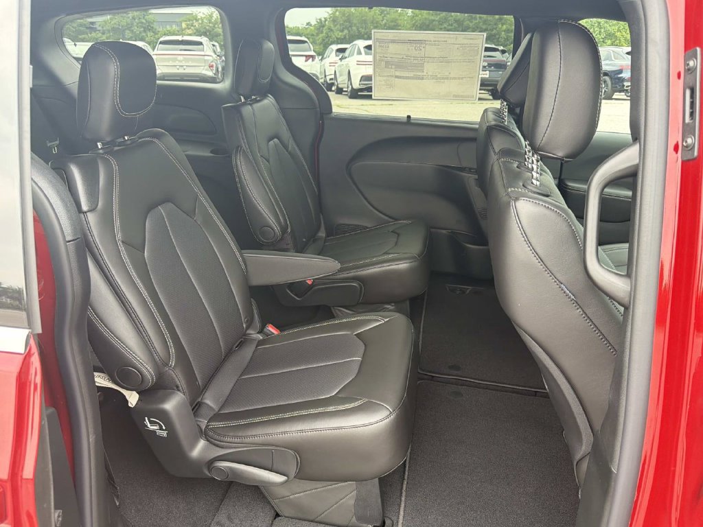 New 2027 Chrysler Pacifica Select AWD/4WD image 23