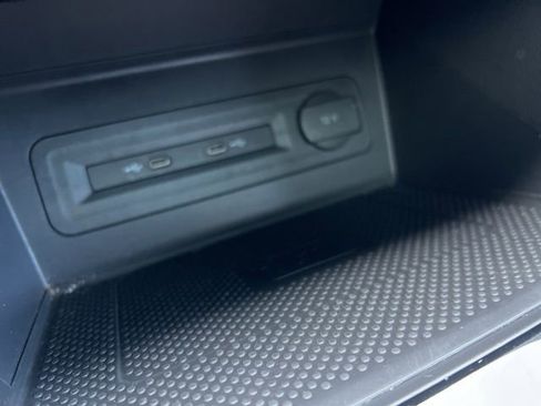 Used 2021 Volkswagen Atlas Cross Sport SEL Premium image 22