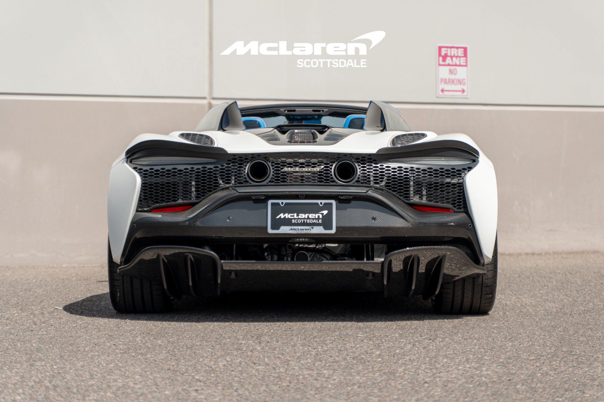 Used 2025 McLaren Artura Spider RWD image 6
